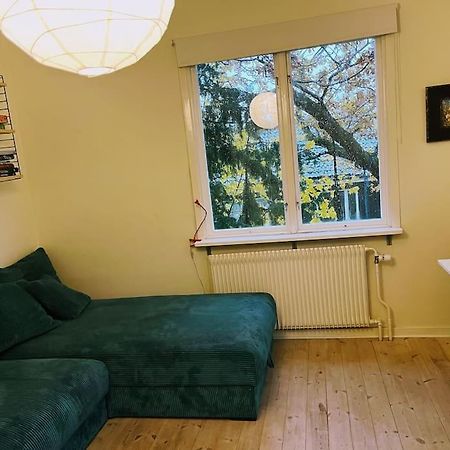 Nice Two Room Flat 15 Minutes From Stockholm C . 胡丁厄 外观 照片